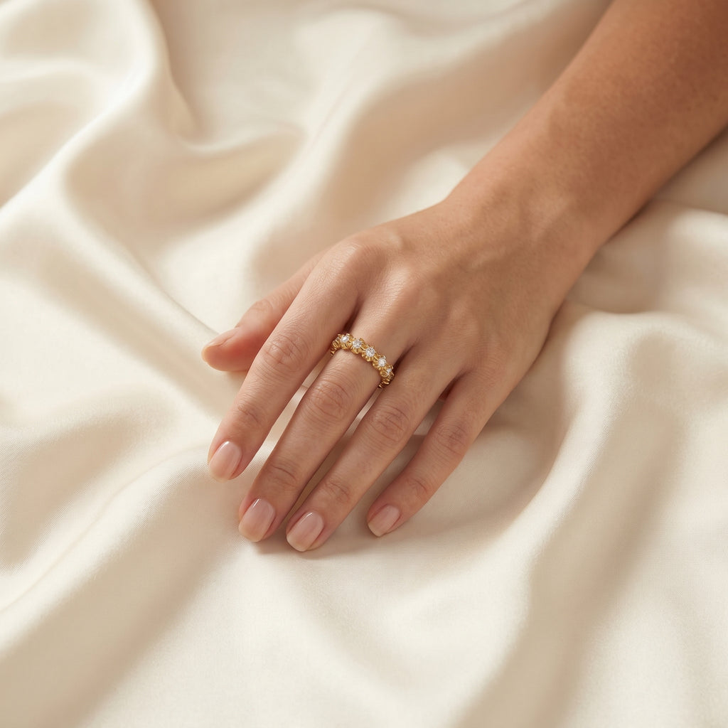 Elysia Diamant-Ring aus Gelbgold mit funkelnden Akzenten